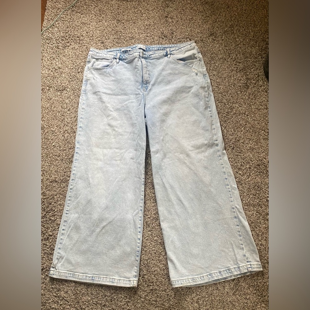 Light Blue Women’s jeans.
Ava&Viv.
Size 24.
Wide leg.
High rise